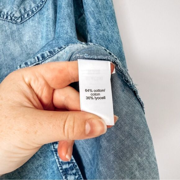 Maurices Denim Blue Lightweight Button Down Shirt Size Medium - Picture 5 of 7